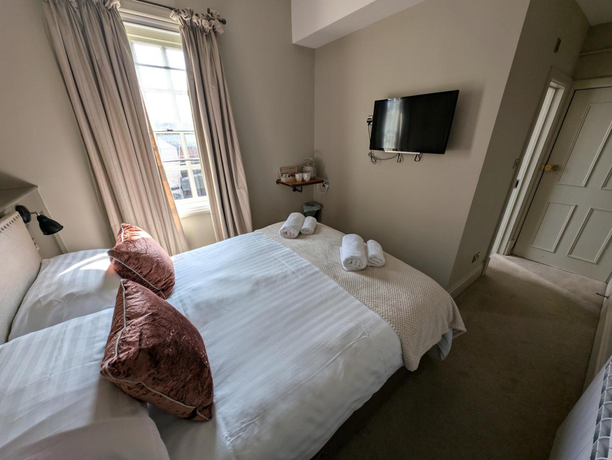 The Bear Marlborough Hotel Luaran gambar